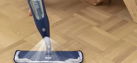Jaki mop do drewnianej podłogi? Odkryj najlepsze opcje i unikaj błędów