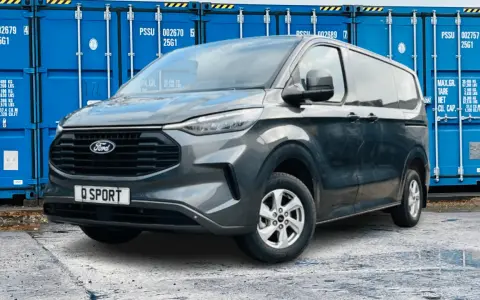Ford Transit Custom: Ile litrów baku? Diesel, PHEV i AdBlue