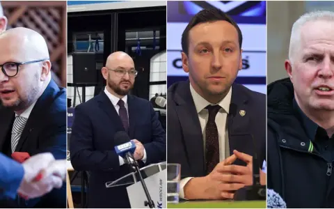 Czterech mężczyzn w garniturach i kurtce, jeden ściska dłoń.