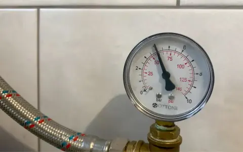 Jakie ciśnienie w instalacji co w bloku zapewnia efektywne ogrzewanie?