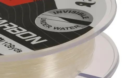 Niewidoczna pod wodą żyłka na spinning, nawinięta na szpulę. Idealna do łowienia drapieżników.