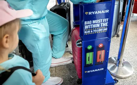 Kontrola bagażu rejestrowanego: Co dzieje się z Twoją walizką?