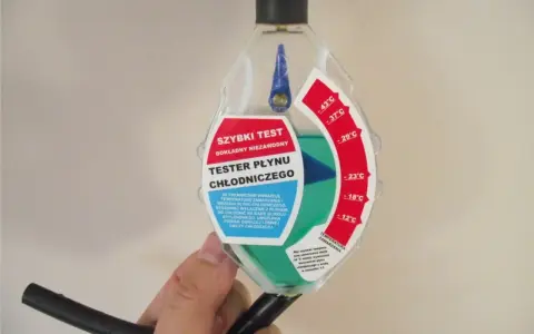 Tester płynu chłodniczego z podwyższoną temperaturą wrzenia, wskazujący temperaturę zamarzania i wrzenia.