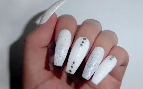 Weiße Nägel: Pinterest-Trends & DIY-Tipps für deinen Traum-Look
