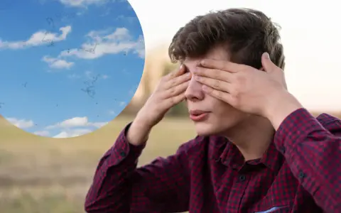 Chłopiec zasłania oczy, widząc w niebie jakby pierścień weissa w oku.