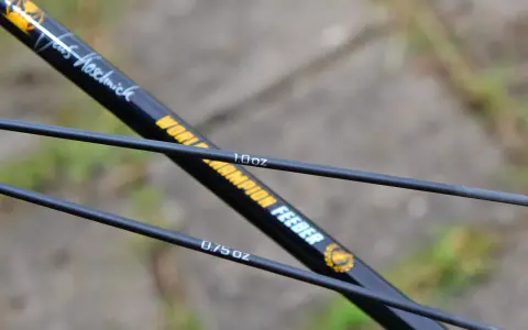 Jens Koschnick's "World Champion Feeder" Rute mit Spitzen von 1.0 oz und 0.75 oz. Eine gute feeder schnur empfehlung für präzise Würfe.