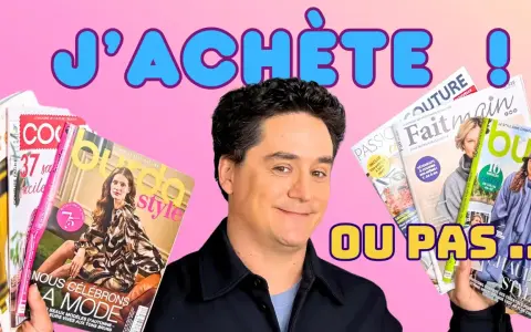 Un homme souriant tient plusieurs magazines de couture, avec le texte "J'ACHÈTE ! OU PAS ..." en arrière-plan.