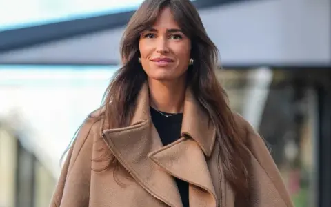 Frisuren langes Haar mit Pony: Trendige Styles für mehr Volumen