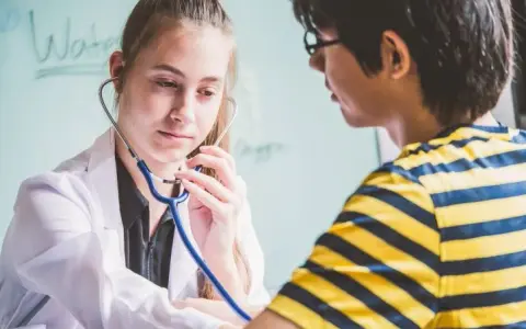 Co może pielęgniarka szkolna? Kluczowe obowiązki i wsparcie dla uczniów