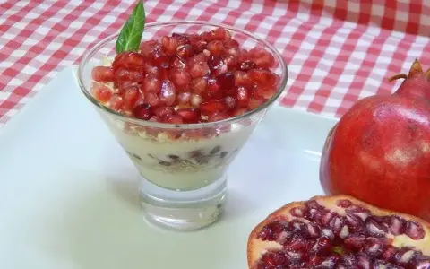 Postres con granada: 15 recetas fáciles y espectaculares para sorprender