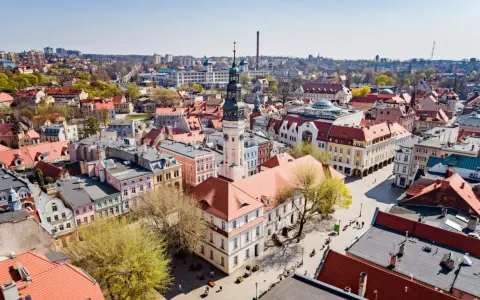 Zielona Góra kulinarnie: Gdzie zjeść smacznie i na każdą kieszeń?