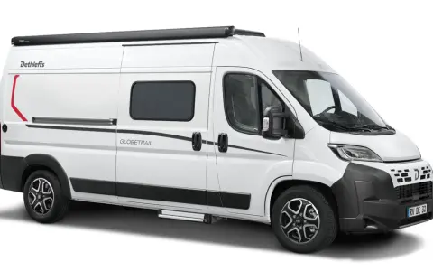 Vit husbil, Dethleffs Globetrotter, baserad på Fiat Ducato modeller. Perfekt för äventyr!