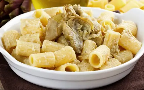 Pasta con carciofi: la ricetta classica e varianti golose