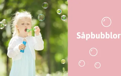 Liten flicka blåser stora såpbubblor i en grönskande trädgård. Kanske hon följer ett recept för extra stora bubblor!