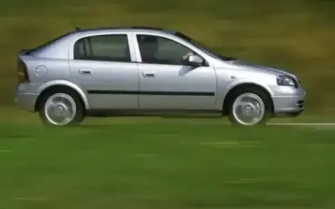 Pojemność baku Opel Astra G: 52L? Sprawdź zasięg i rezerwę!