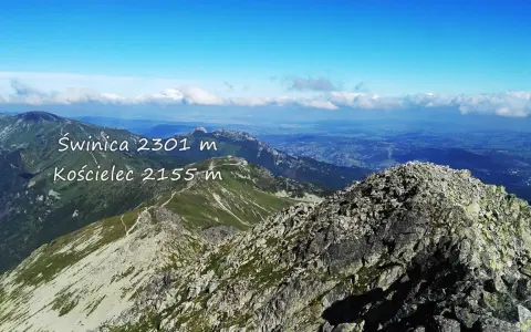 Widok na góry, Świnica 2301 m i Kościelec 2155 m, w Tatrach.