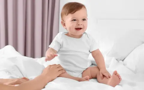 Kiedy dziecko siada? Mądre wsparcie i normy rozwoju od eksperta.