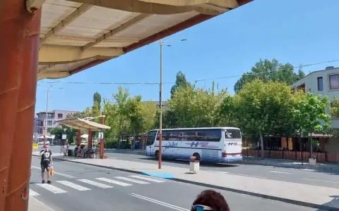 Ile się jedzie autokarem do Złotych Piasków? Sprawdź czas podróży