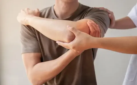 Fizjoterapia: Co to jest? Przewodnik po leczeniu ruchem i bólem