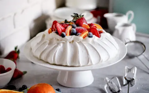 Pavlova perfetta: ricetta, trucchi e varianti per un dolce da sogno