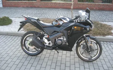 Pojemność baku Honda CBR 125 - co musisz wiedzieć, aby nie przepłacać