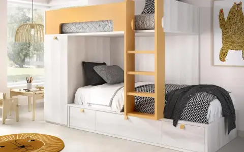 Habitaciones pequeñas con literas, optimizando el espacio con camas superpuestas y cajones integrados. Ideal para compartir.