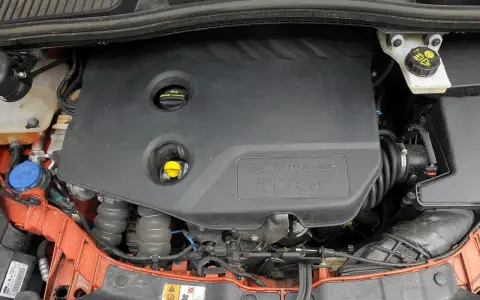 Jaki silnik do Forda C-Max II? Niezawodność i koszty pod lupą
