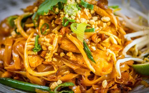 Jaki makaron do pad thai? Odkryj najlepszy wybór dla idealnego smaku