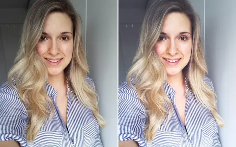 Uśmiechnięta blondynka w pasiastym, rozpiętym kołnierzyku robi sobie selfie.