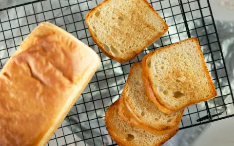 Ile kromek ma chleb tostowy? Odpowiedź i praktyczne porady