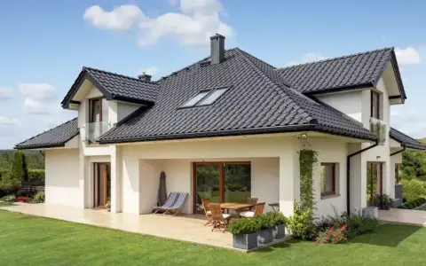 Ile dachówek Braas na m2? Poznaj różnice między modelami i oszczędzaj