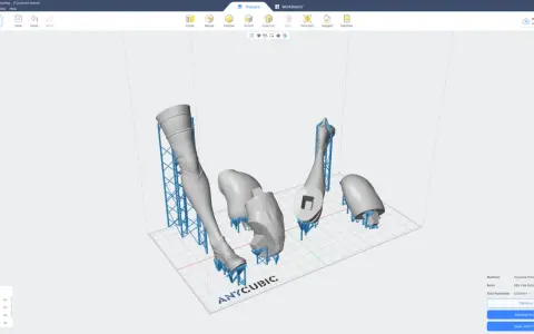Modele do druku 3D: nogi i strój, przygotowane na platformie Anycubic. Widoczne są podpory, kluczowe dla udanego druku.