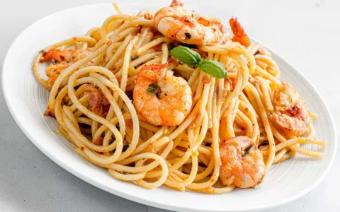 Perfekcyjne spaghetti z krewetkami i chili? Poznaj sekrety!