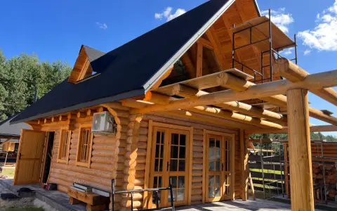 Ile kosztuje dom z bali 35m2? Zaskakujące ceny i ukryte koszty