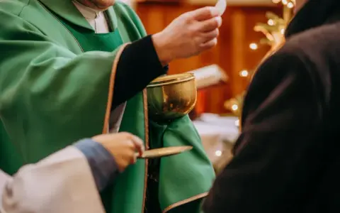 Ile trwa komunia w kościele? Czas trwania i czynniki