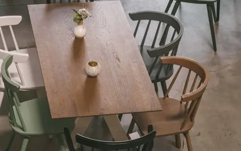 Gastronomie Möbel: Stühle & Tische für Ihr Konzept wählen