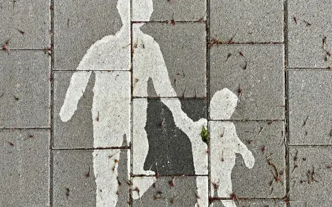 Wniosek o pozbawienie praw rodzicielskich ojca: Co musisz wiedzieć?