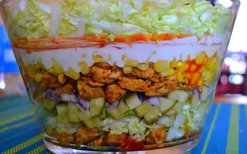 Sałatka gyros: Idealne warstwy krok po kroku. Uniknij błędów!
