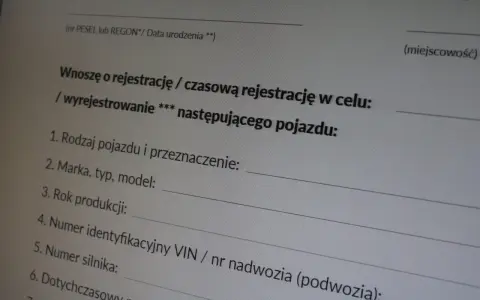 Formularz wniosku o rejestrację pojazdu, potrzebny do wymiany dowodu rejestracyjnego po zmianie właściciela.