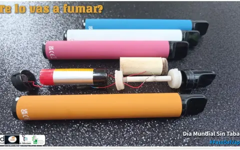 Vapers de colores desarmados, mostrando batería y resistencia. ¿Te lo vas a fumar? Reflexión sobre los beneficios de vapear. #PasoDelVaper