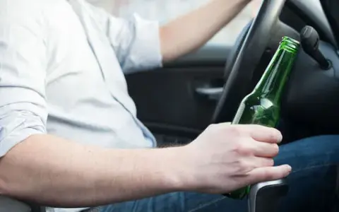 Ile czasu schodzi jedno piwo? Sprawdź, kiedy możesz jechać.