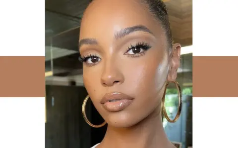 Un teint de peau lumineux et naturel, sublimé par un maquillage subtil et des boucles d'oreilles dorées.