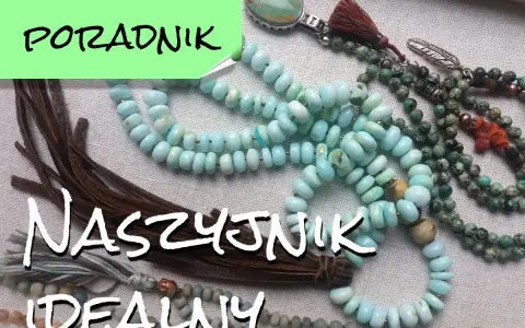 Kilka naszyjników z kamieni i koralików, w tym jeden z turkusowymi kamieniami i frędzlami.