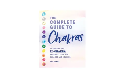 Boken "The Complete Guide to Chakras" visar en färgstark illustration av 12 chakran, redo att aktiveras för balans och helande.