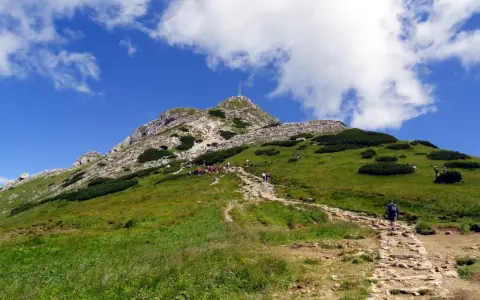 Jakim szlakiem na Giewont? Twój przewodnik po trasach i bezpieczeństwie