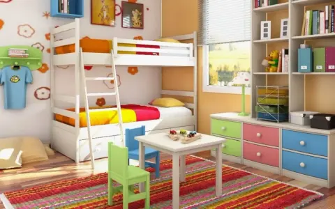 Cameretta bambino 6 anni con letto a castello, scrivania, tappeto colorato e libreria piena di giochi e libri.