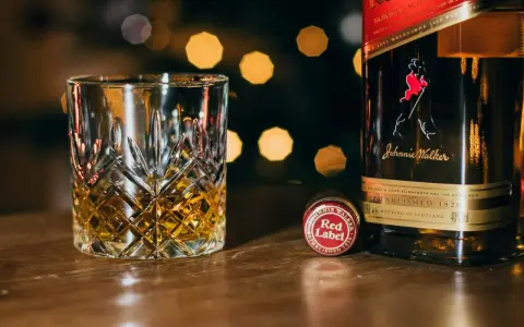 Z jakim sokiem whisky? Odkryj idealne połączenia i proporcje