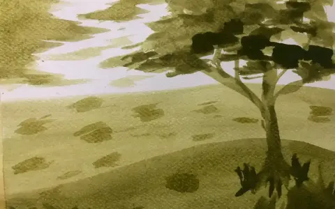 Un arbre solitaire se dresse dans un paysage de lavis aquarelle, avec des nuages vaporeux dans le ciel et des taches d'herbe au sol.