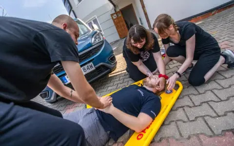 Jak zrobić kurs ratownika medycznego i uniknąć najczęstszych błędów
