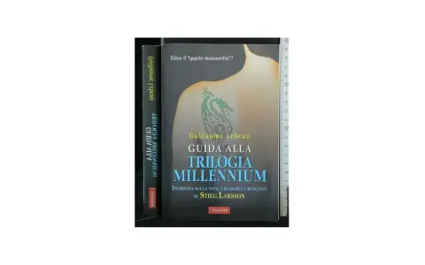 Guida alla trilogia Millennium di Stieg Larsson, con un drago tatuato sulla schiena.